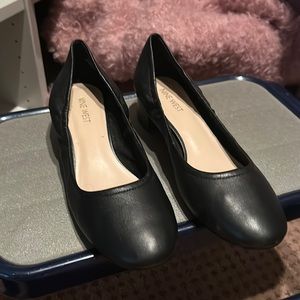 Nine West short heel black pumps 8.5